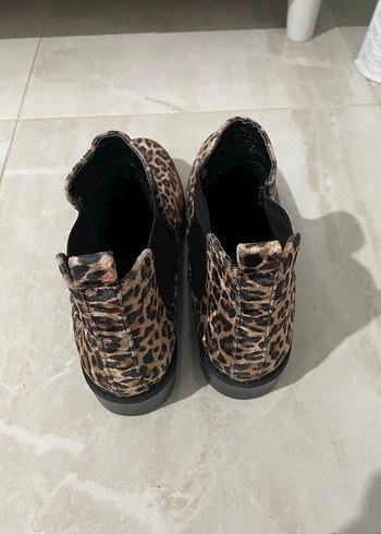 Kürk Detaylı Leopar Desenli Kadın Süet Bot - Görsel 4