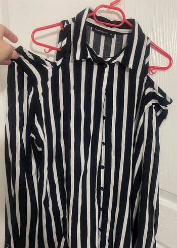 Siyah Beyaz Çizgili Omuz Detaylı Gömlek - Görsel 3