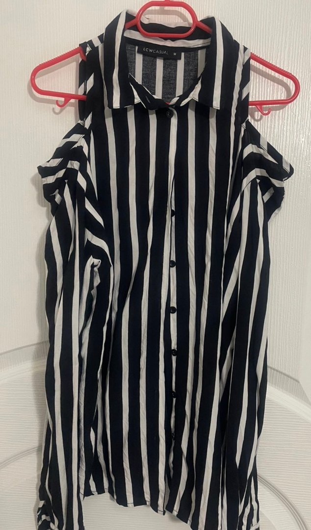 Siyah Beyaz Çizgili Omuz Detaylı Gömlek - Görsel 2