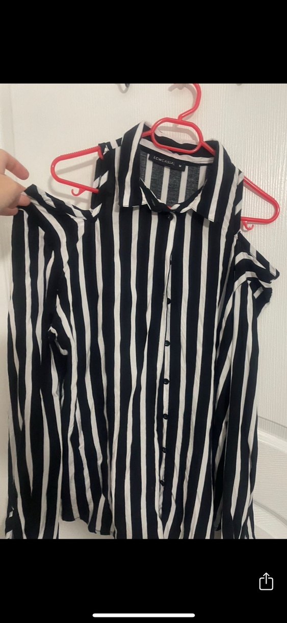 Siyah Beyaz Çizgili Omuz Detaylı Gömlek - Görsel 3