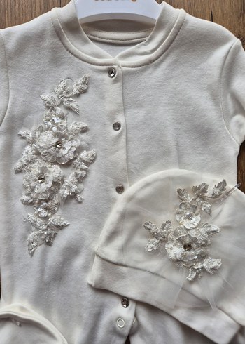 Beyaz Dantel İşlemeli Bebek Kız Tulumu Seti - Görsel 2