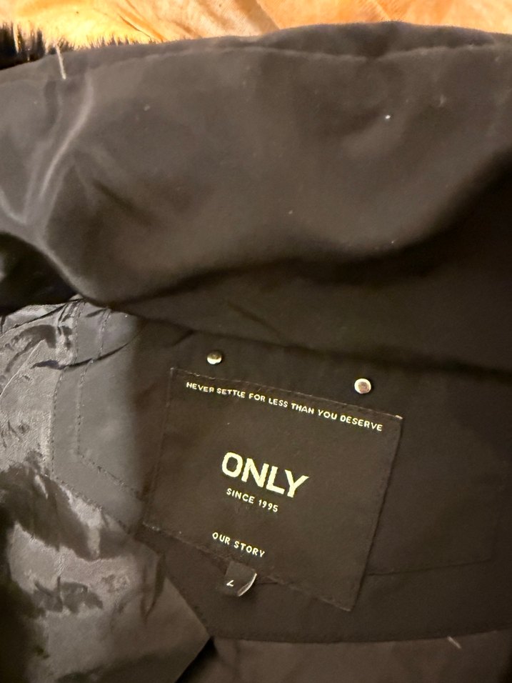 Kaz tüğü kadın mont - Görsel 4