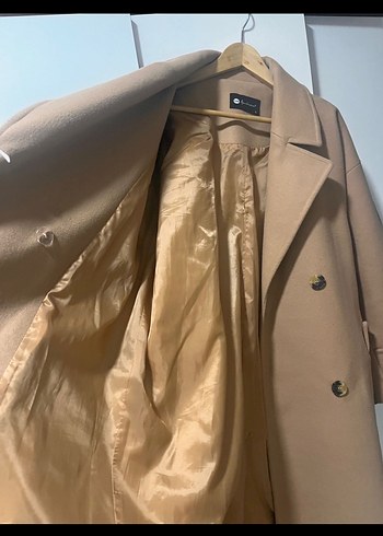 Düğmeli Bej Uzun Kaban - Görsel 3