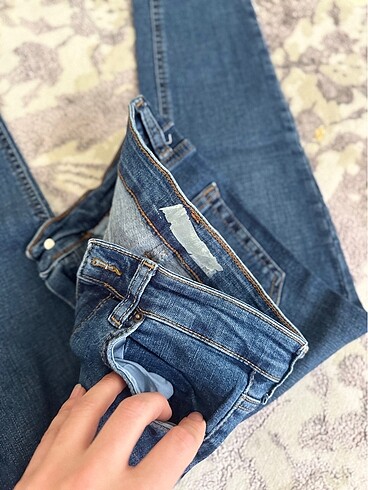 s Beden Paçası yırtık jean