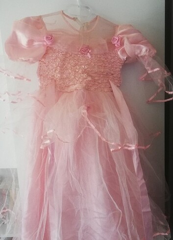 Pembe elbise