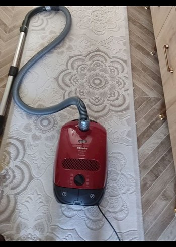 Miele Classic C1 Kırmızı Elektrikli Süpürge - Görsel 3