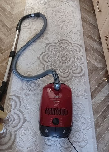 Miele Classic C1 Kırmızı Elektrikli Süpürge - Görsel 2