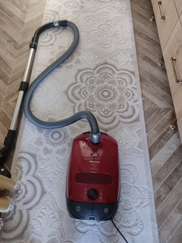 Miele Classic C1 Kırmızı Elektrikli Süpürge - Görsel 2