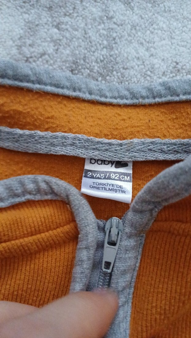 Düğmeli Erkek Çocuk Kahverengi fermuarlı hırka - Görsel 3