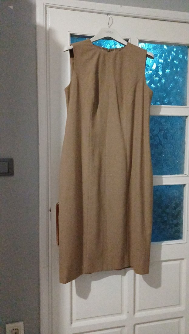 Bej Uzun Kolsuz Drapeli Kalem Elbise - Görsel 2