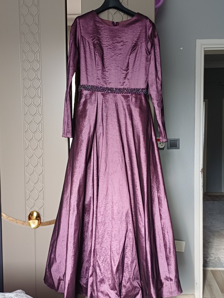 Uzun Mor Drapeli Kadın Abiye Elbise - Görsel 4