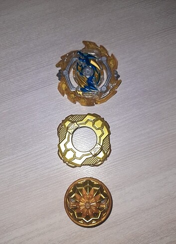  Beyblade burst takara tomy gold