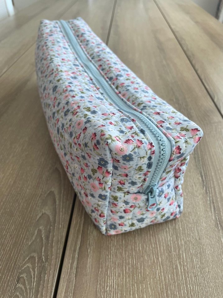 Çiçek Desenli Fermuarlı Kadın Saç Bakım Çantası - Görsel 2