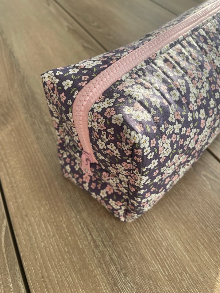 Mor Çiçek Desenli Fermuarlı Saç Bakım Aletleri Çantası - Görsel 2