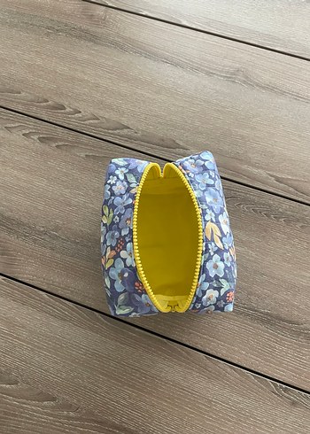 Mavi Çiçekli Fermuarlı Kadın Makyaj Çantası - Görsel 4