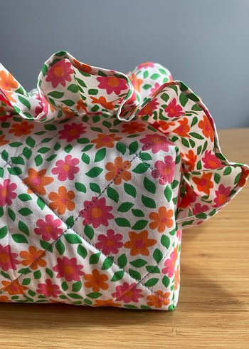 Çiçek Desenli Fırfırlı Bohem Makyaj Çantası - Görsel 3