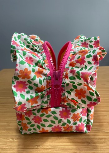 Çiçek Desenli Fırfırlı Bohem Makyaj Çantası - Görsel 4