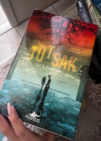 Tutsak - Erin Bowman