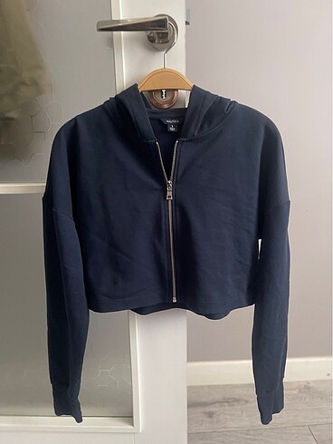 Nautica crop