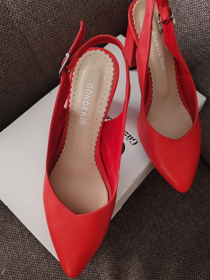 Parlak Kırmızı Tokalı Topuklu Kadın Ayakkabı - Görsel 3