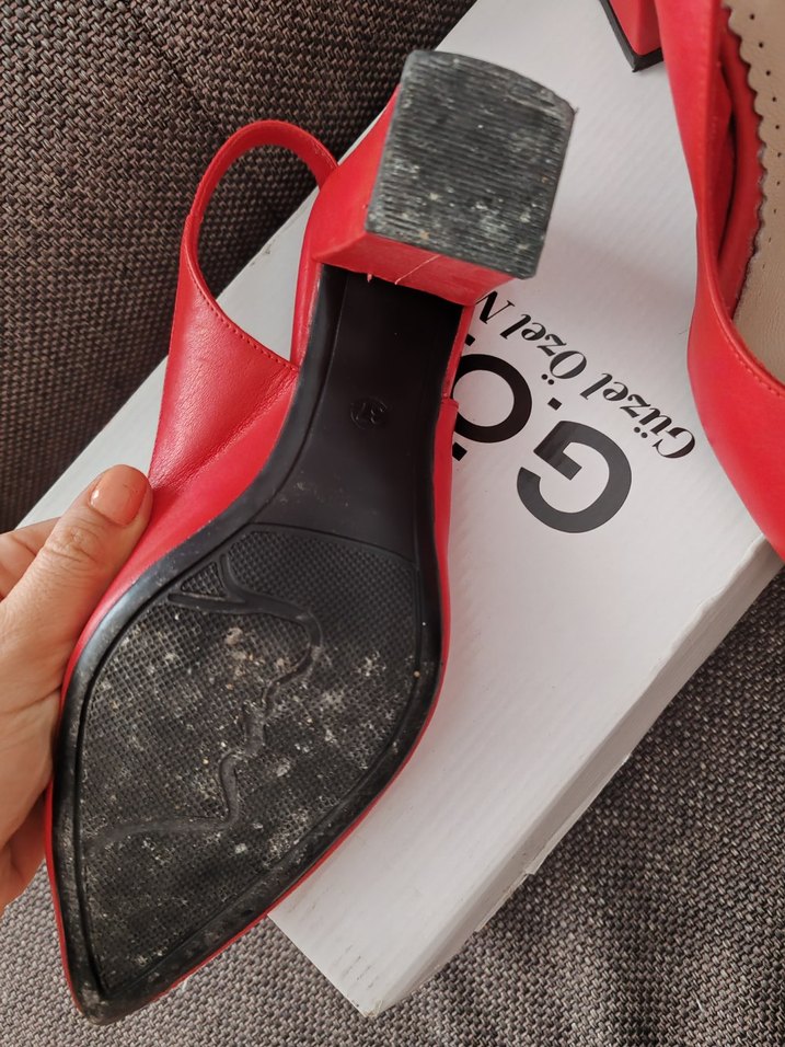 Parlak Kırmızı Tokalı Topuklu Kadın Ayakkabı - Görsel 4