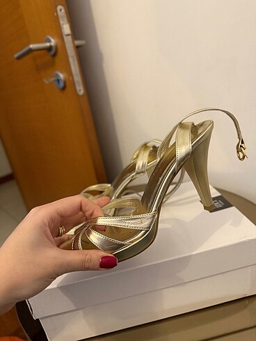 38 Beden Topuklu gold