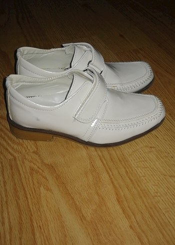 Parlak Beyaz Tokalı Erkek Çocuk Ayakkabısı - Görsel 2