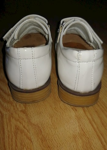 Parlak Beyaz Tokalı Erkek Çocuk Ayakkabısı - Görsel 3