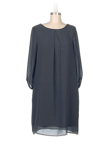 H&M Kısa Elbise %70 İndirimli.