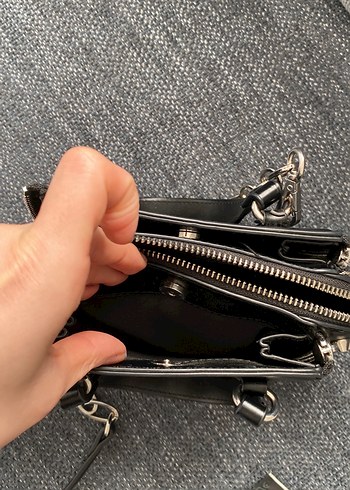 Zara Zincir Detaylı Siyah Deri Çanta - Görsel 7