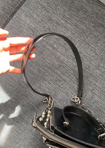 Zara Zincir Detaylı Siyah Deri Çanta - Görsel 12