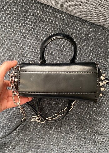 Zara Zincir Detaylı Siyah Deri Çanta - Görsel 11