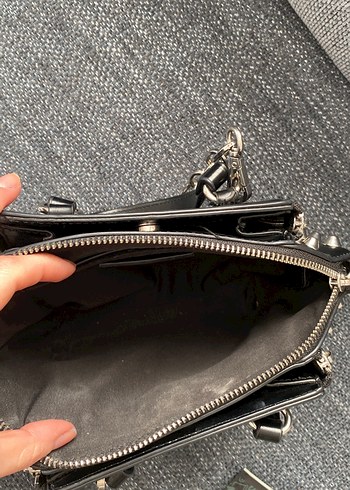 Zara Zincir Detaylı Siyah Deri Çanta - Görsel 5