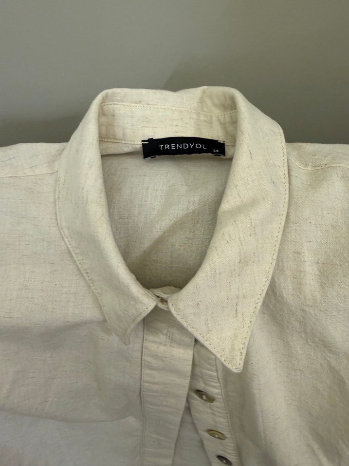 Düğmeli Keten Kısa Kollu Beyaz Gömlek - Görsel 2