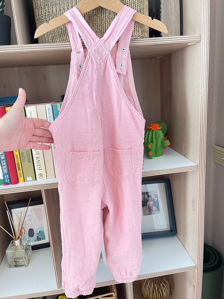 Kız Çocuk Pembe Pamuklu Askılı Tulum - Görsel 4