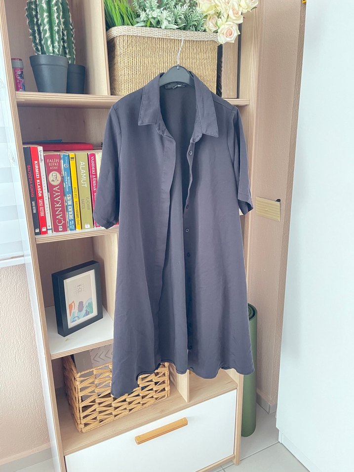 Düğmeli siyah elbise - Görsel 2