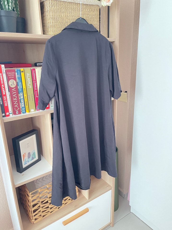 Düğmeli siyah elbise - Görsel 4