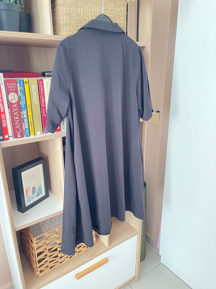 Düğmeli siyah elbise - Görsel 3