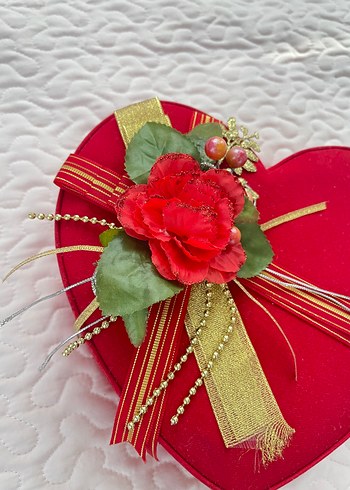 Klasik Kırmızı Çiçekli Kurdele Hediye Kutusu - Görsel 2