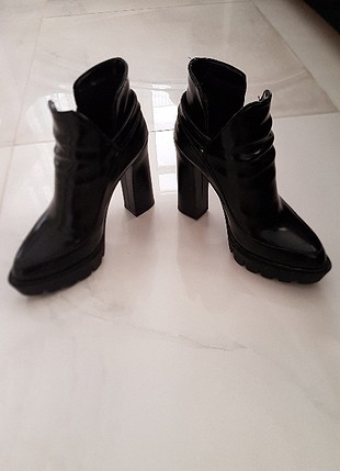 zara model bootie