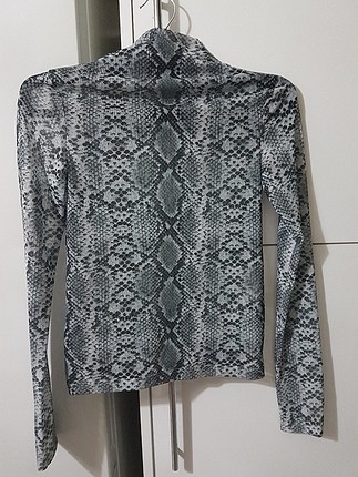 Yılan Desenli Bluz Bershka Bluz %25 İndirimli - Gardrops