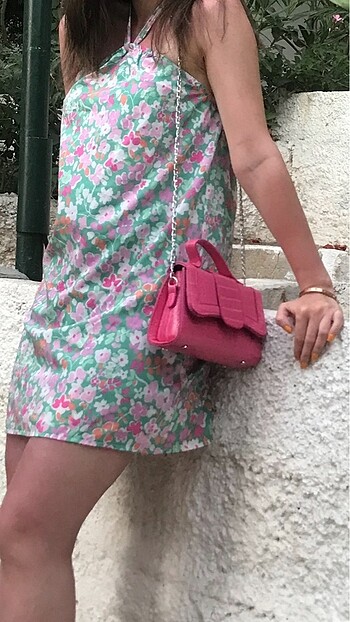 Pembe çanta