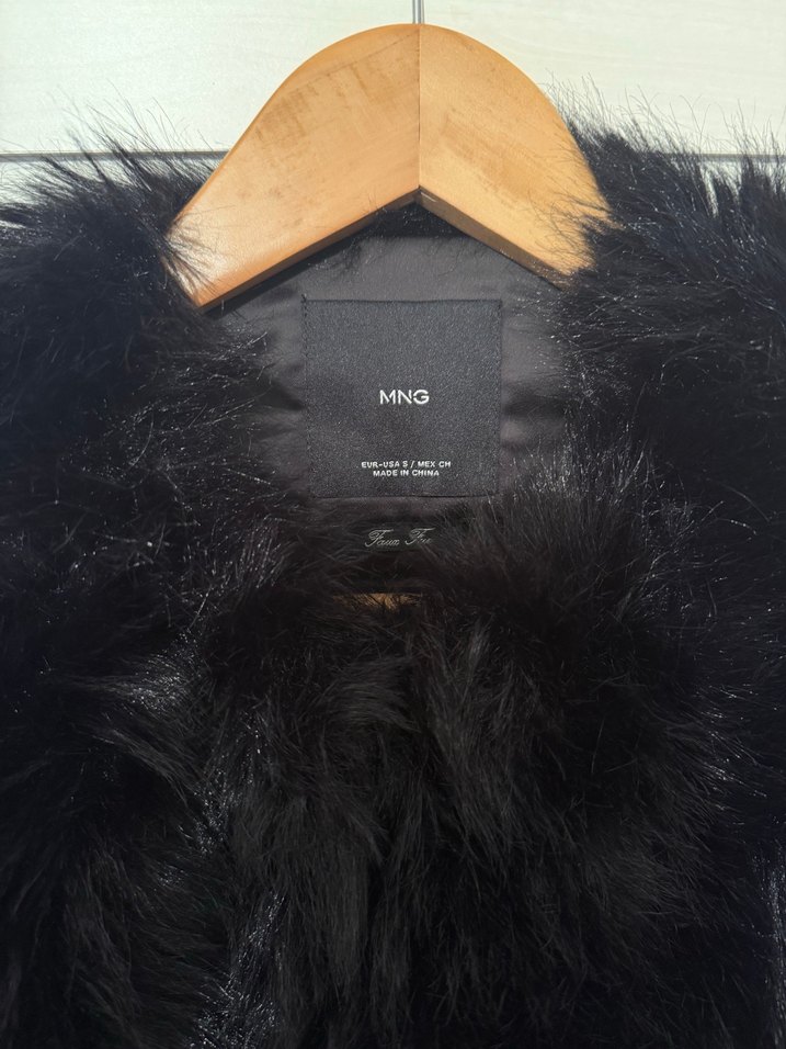 Mango Siyah Kısa Peluş Ceket Mont - Görsel 4