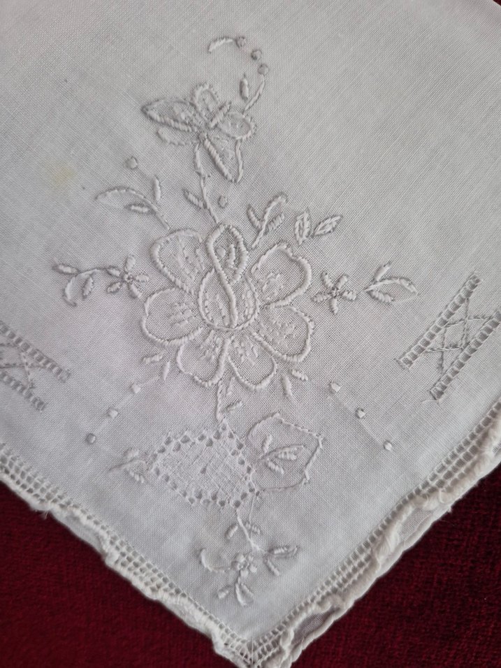 El Nakışlı Beyaz ipek kullanılmamış mendil - Görsel 4