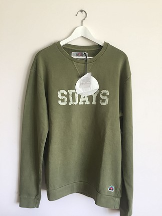 sweatshirt