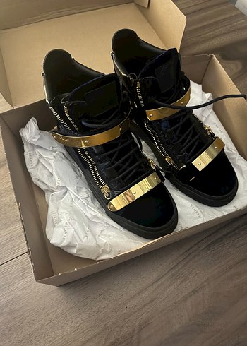 Giuseppe Zanotti 40