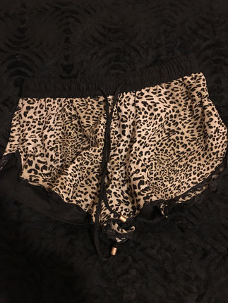 LEOPAR DESEN PULL AND BEAR TÜL ŞORT ETEKL