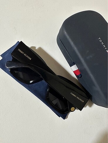 Beden tommy hilfiger güneş gözlüğü