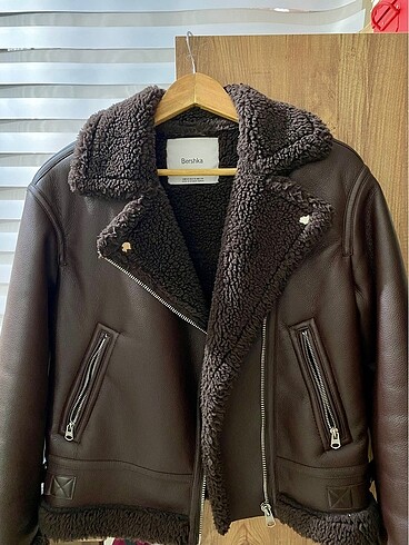 XS BERSHKA İÇİ KÜRKLÜ MONT