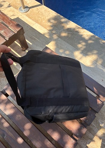 Eastpak Basic Fermuarlı Omuz Çantası - Görsel 4